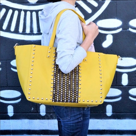 Oversized Studded Tote Cognac Color - Picture 4 of 5